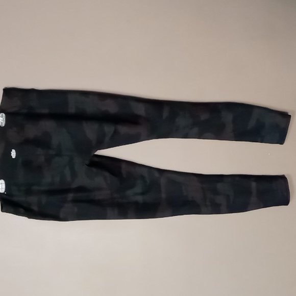 Maurices in Motion Camo Active Pants w Sheer Cutouts Size XL - Picture 2 of 6